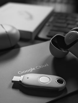 Straight from Google: An AI Security Expert’s 4 Golden Rules for Safe Chatbot Use