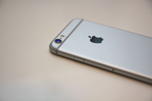 Apple’s Next Big Bet? An AirTag-Sized AI Wearable That Sees and Hears All