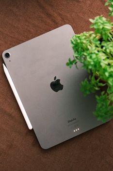 Is the iPad’s Reign Over? Apple’s Foldable iPhone & Touchscreen MacBooks Threaten Its Future