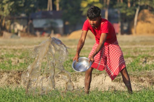 শাক্তির উত্থান: পুইঙ্কা চোপড়া ও জন বয়েগার নতুন হালিউড-বোলিউড সমন্বয় চitrãoর ট্রেলার মুক্তি, অন্য দিক থেকে বাঙালি ওয়েব সিরিজ ‘মনের মানুষ’ Hoichoi-এ premiered