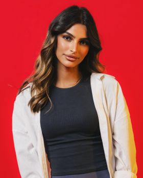 Ashley Iaconetti Defends Rosie DiMare’s Actions: WWHL Sparks Heated Debate Among Bravo Fans