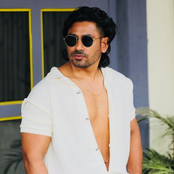 E! News হাইলাইট: রায়ানエドвар্ডসের স্ত্রীর ডুই আটক, ‘এমিলি ইন প্যারিস’ স্টার পিয়ের ডেনি মরণ, এবং কাইলে বুসের স্বাস্থ্য আপডেট